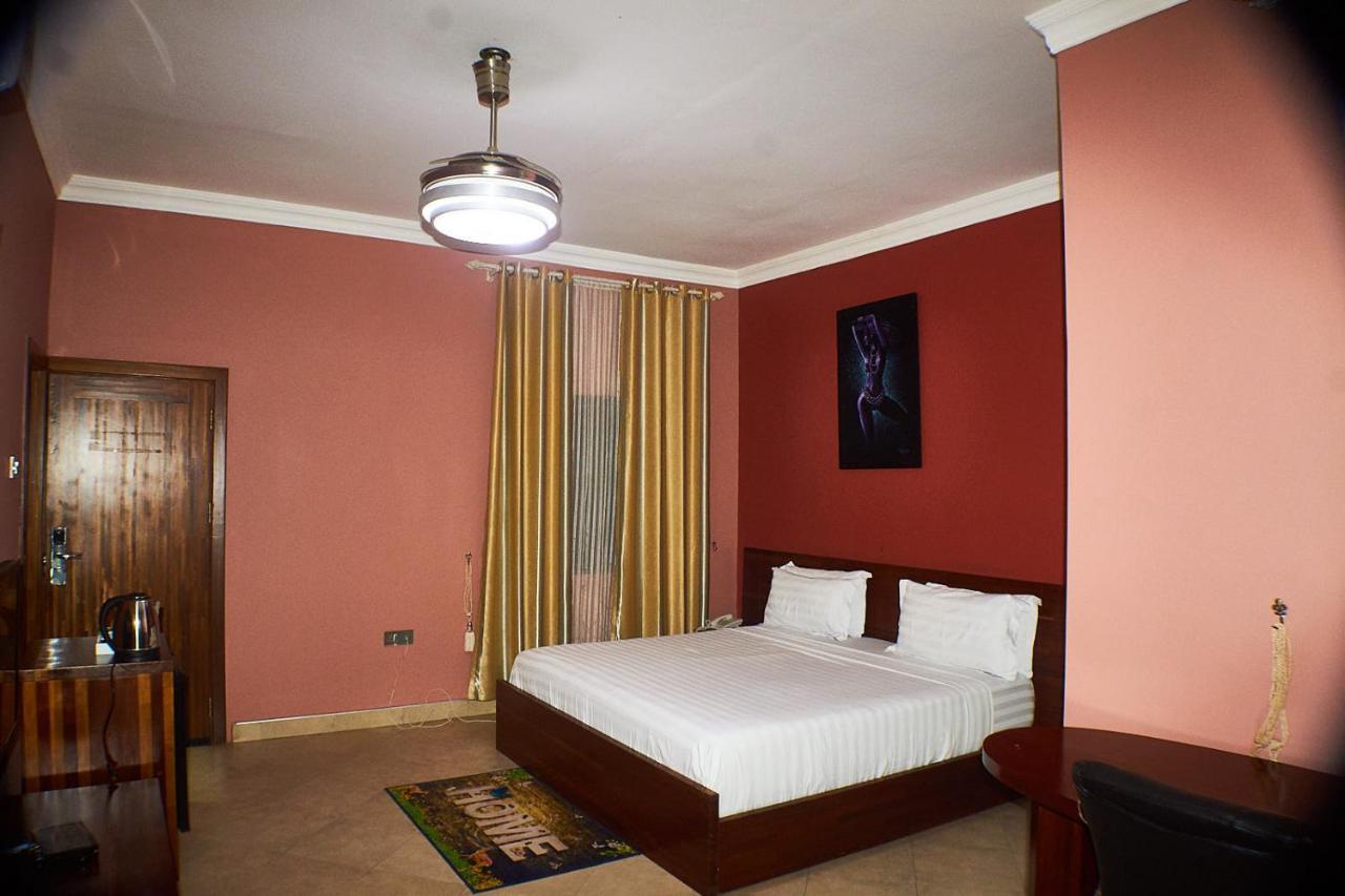 Triple Hill Hotel Weija Exterior photo